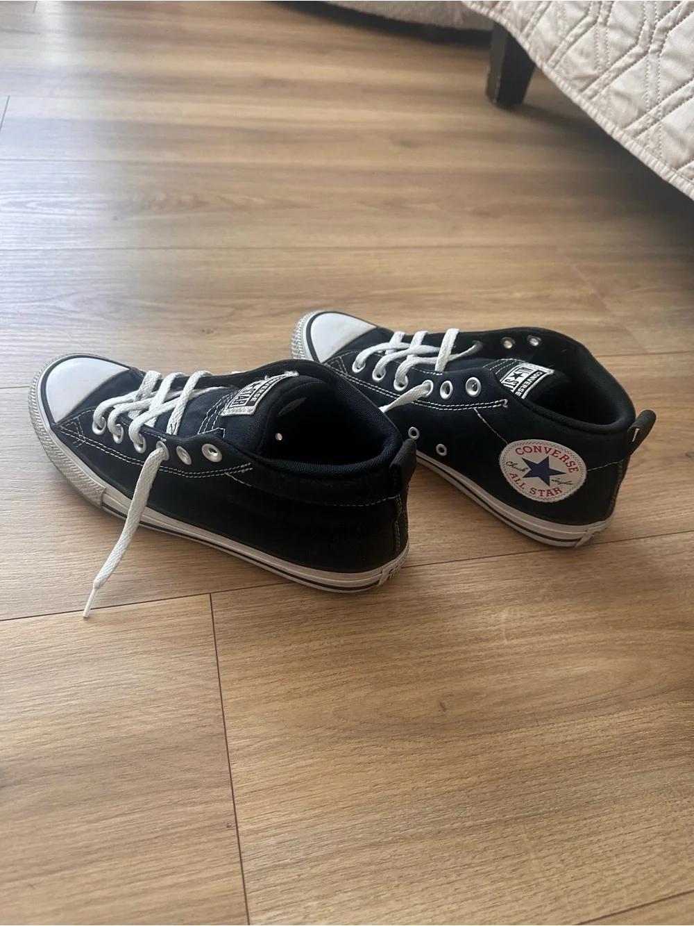 Converse Chuck Taylor All Star - Youth 5.5 / Women’s 7-7.5